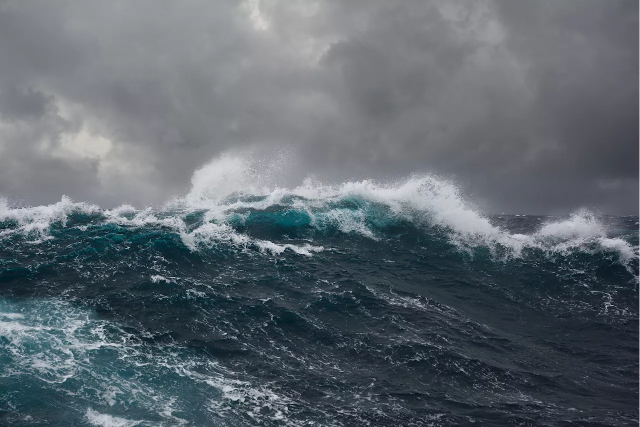 'Unusual' Ocean Storm Prompts Hurricane-Force Wind Warning for Cruise Ships