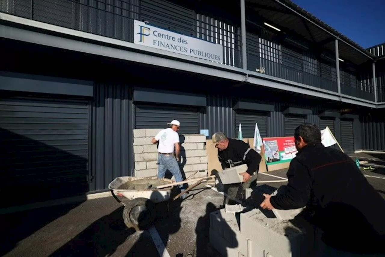 Manifestations d'agriculteurs devant des centres des impôts des Bouches-du-Rhône