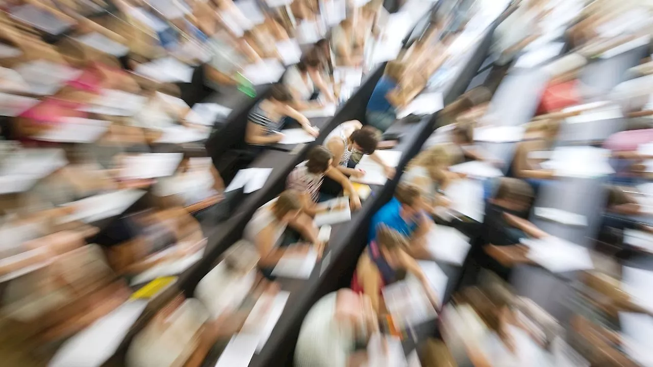 Baden-Württemberg: Von wegen Lehre: Studierende befürchten Kürzungen an Uni