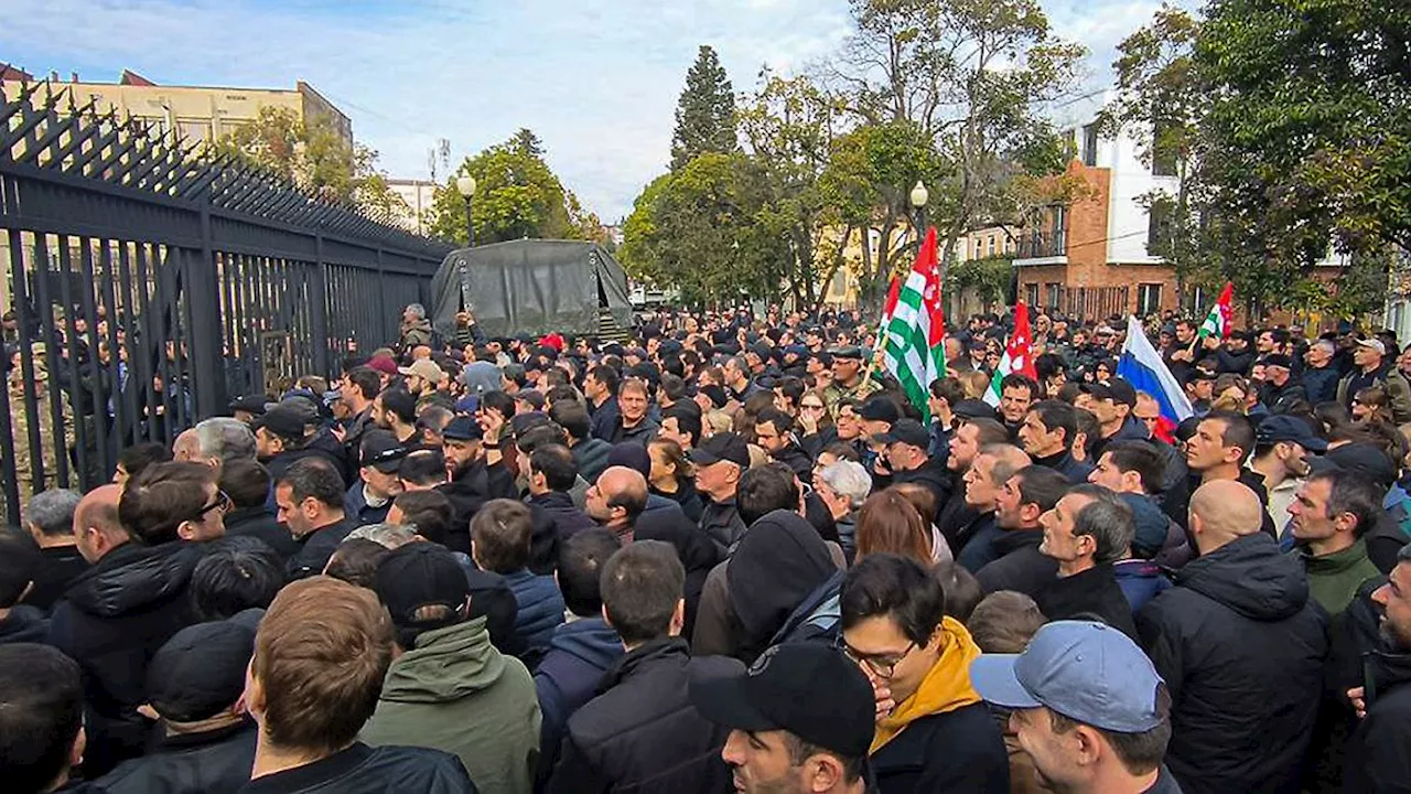 Demonstranten stürmen Parlament: Proteste in Abchasien wegen Abkommen mit Russland