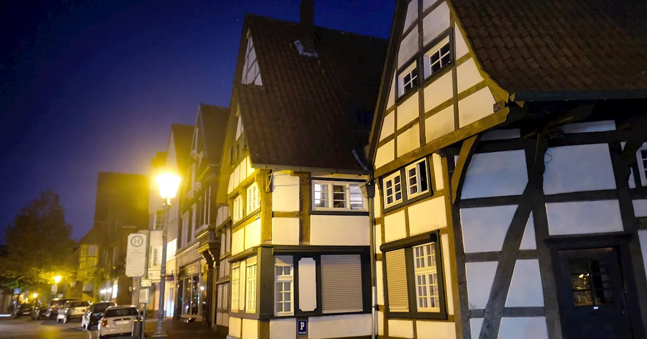 Gütersloher Straßenlaternen nachts an oder aus? Neue Diskussion um umstrittene Maßnahme