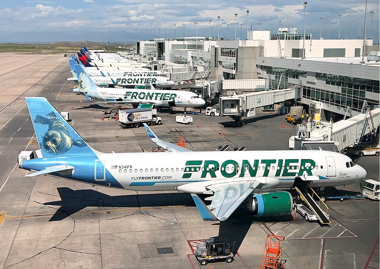 'Scalding' hot tea spill leaves Frontier Airlines passenger with disfigured penis: lawsuit