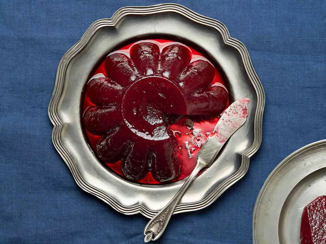 This Homemade 'Canned' Cranberry Sauce Delivers All the Jiggle But Tons More Flavor