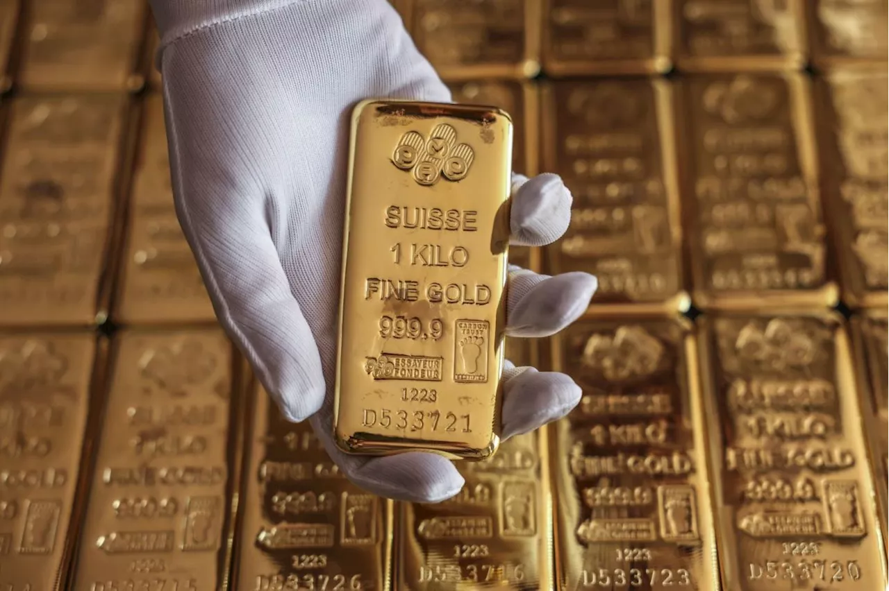 Gold faces worst week in more than 3 years on bets of slower Fed easing