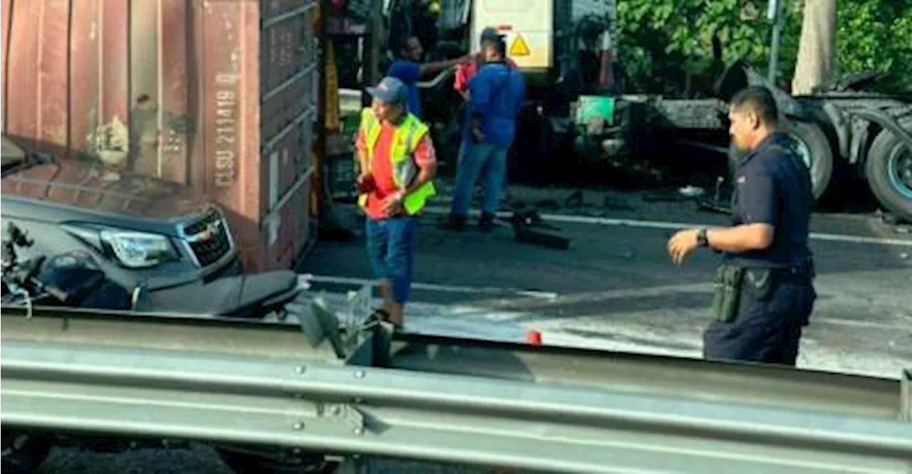 One dead, two injured in trailer accident along North-South Expressway