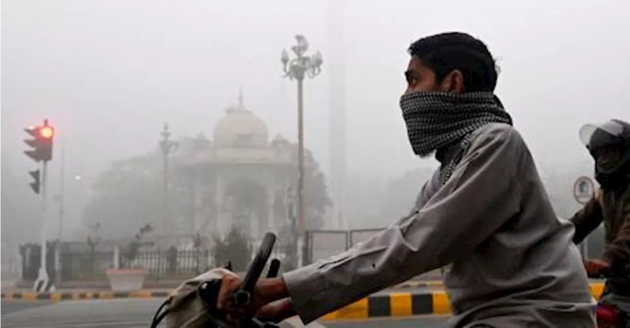 Pakistan, India declare health emergencies as toxic smog spreads