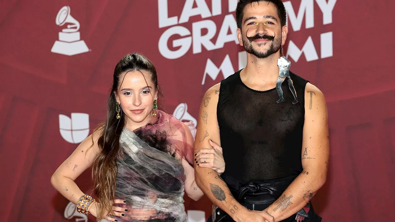 Evaluna Montaner y Camilo deslumbran con looks de transparencias en los Latin Grammy 2024