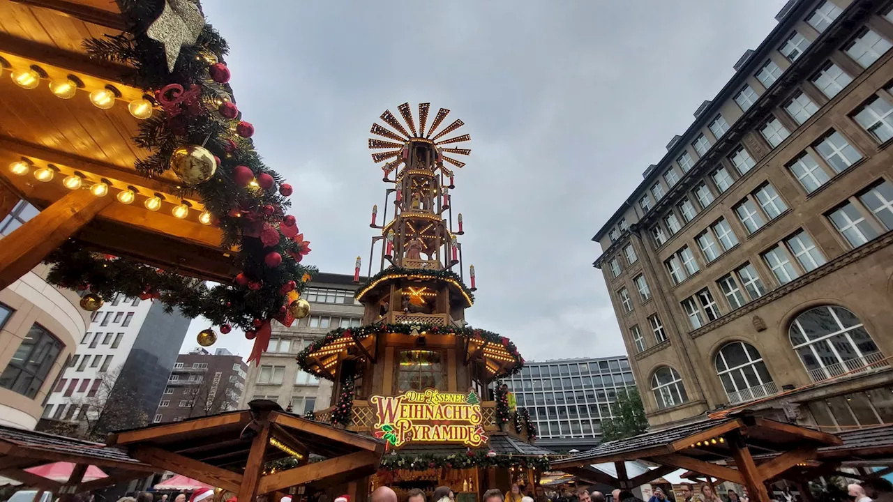 Früher Weihnachtsmarkt in Essen: Ablenkung von Alltag und Krisen