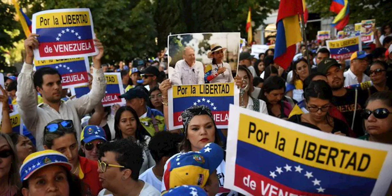 Dos españoles entre un primer grupo de presos políticos liberados este sábado por Maduro