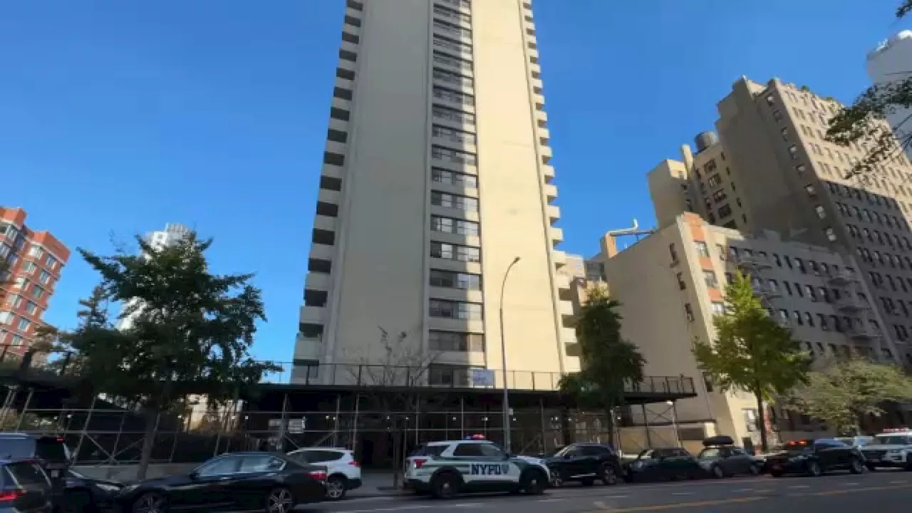 Man stabbed after confronting group of men who broke into neighbor's UWS apartment: Police