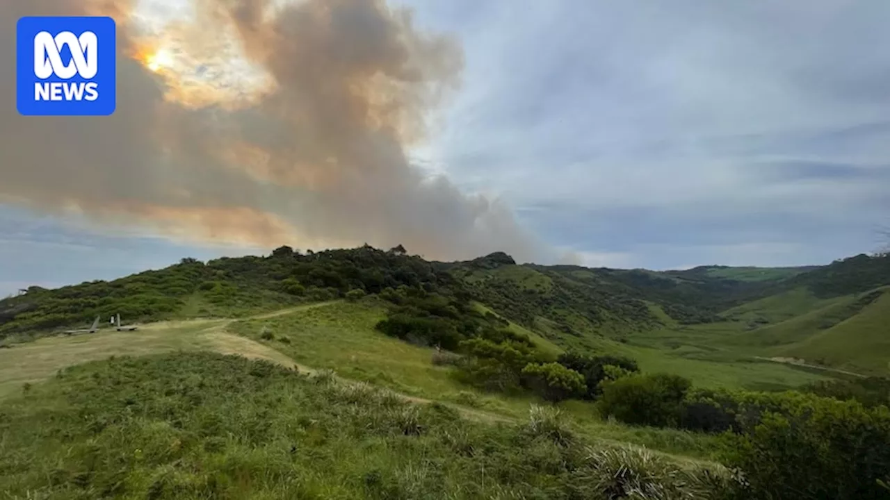 One home lost in western Victorian bushfire as severe thunderstorms and flash flooding forecast for eastern Victoria