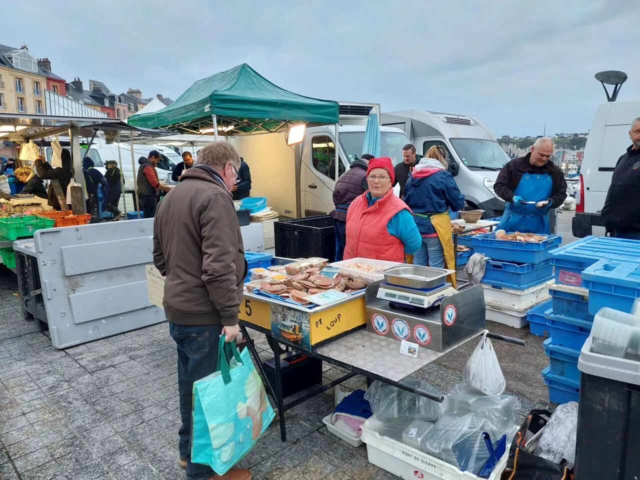 Foire aux harengs et à la coquille Saint-Jacques : quels prix sur les étals à Dieppe