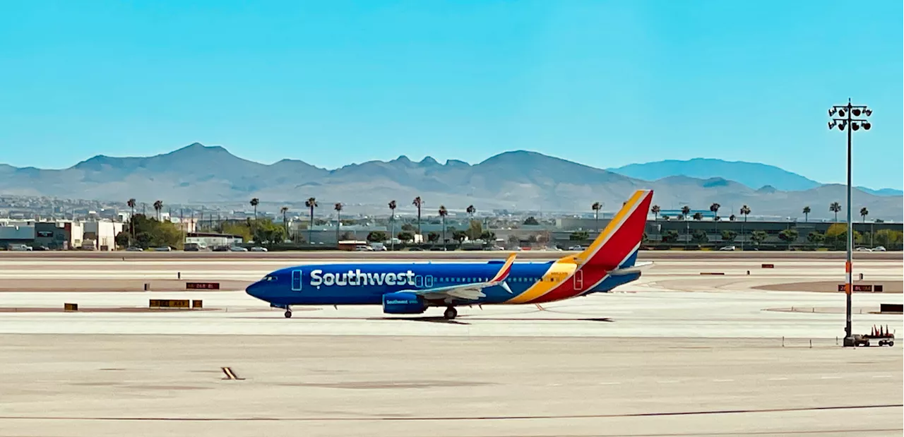 Boeing 737 von Southwest in Dallas von Schuss getroffen