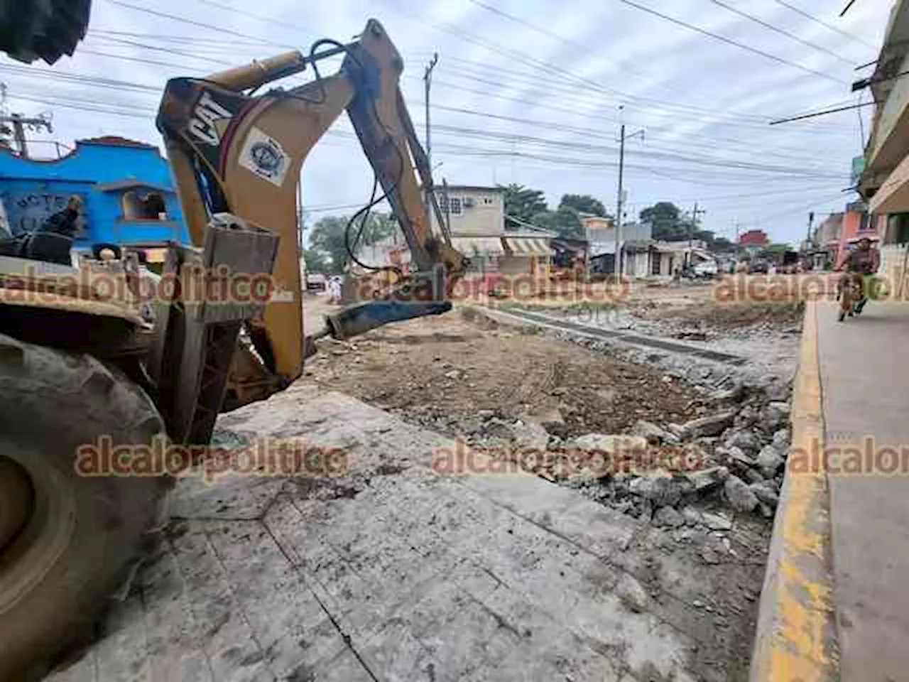 A 20 días de su apertura, repararán 30 metros de pavimentación en calle de Álamo