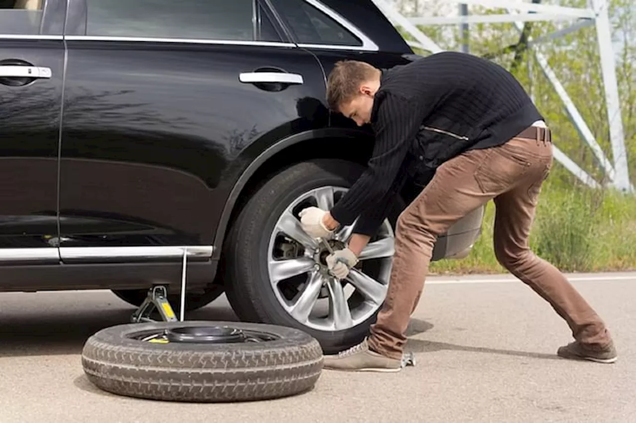 Car Tyre: किसी सुनसान जगह पर पंक्चर हुए कार के टायर, तो घबराएं नहीं, जानें इसे ठीक करने के अहम टिप्स