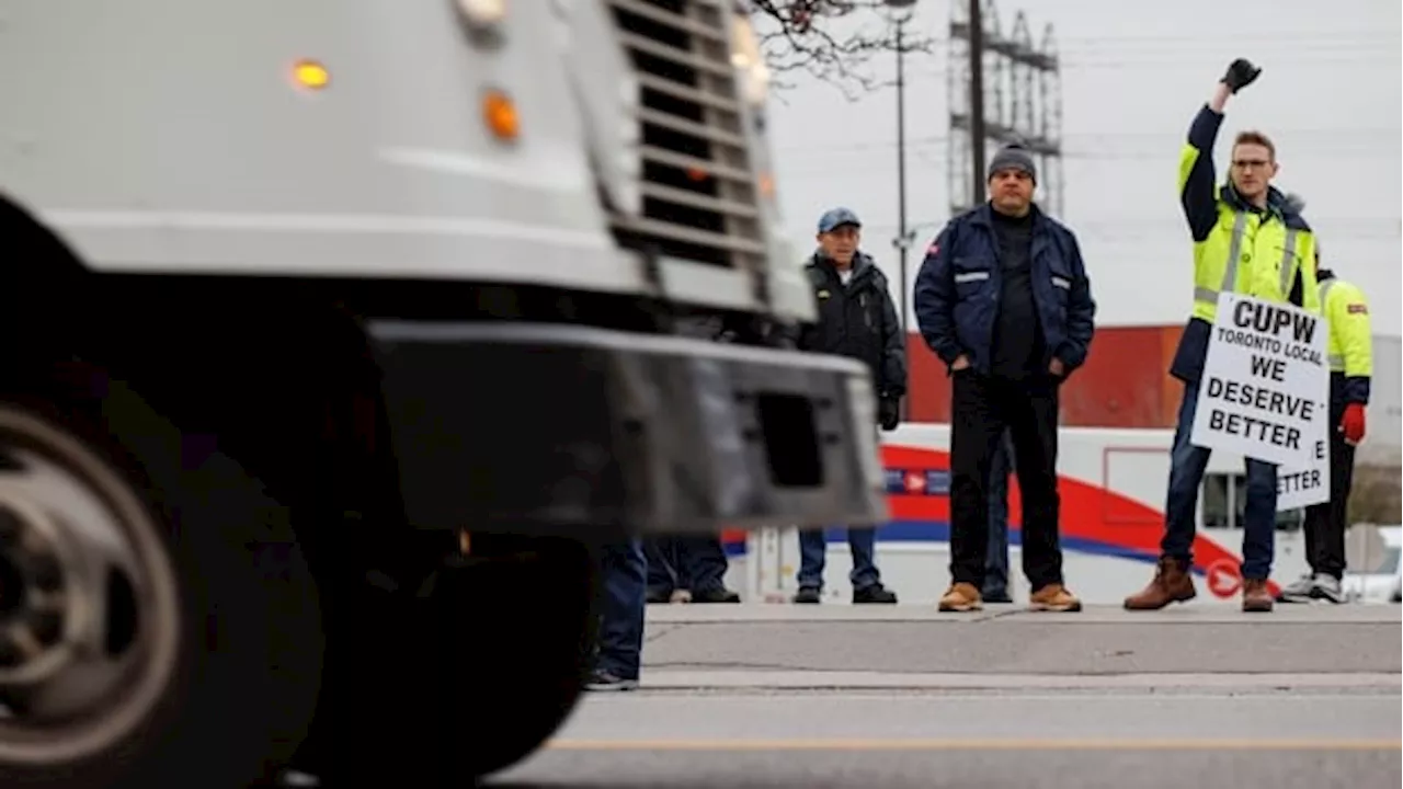 Ottawa appoints special mediator on Day 2 of Canada Post strike