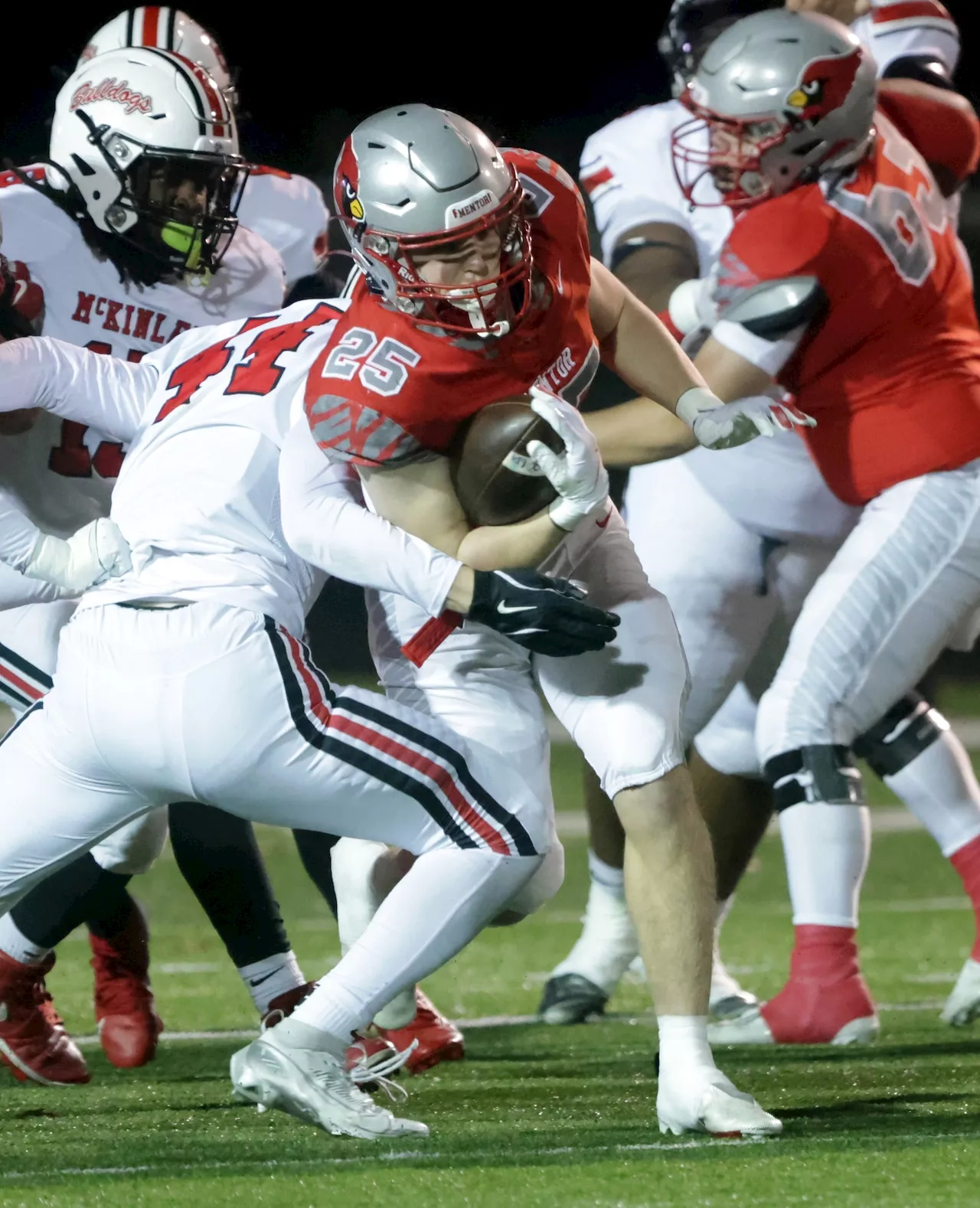 Mentor vs. Canton McKinley football: Cardinals slide by Bulldogs for regional final berth