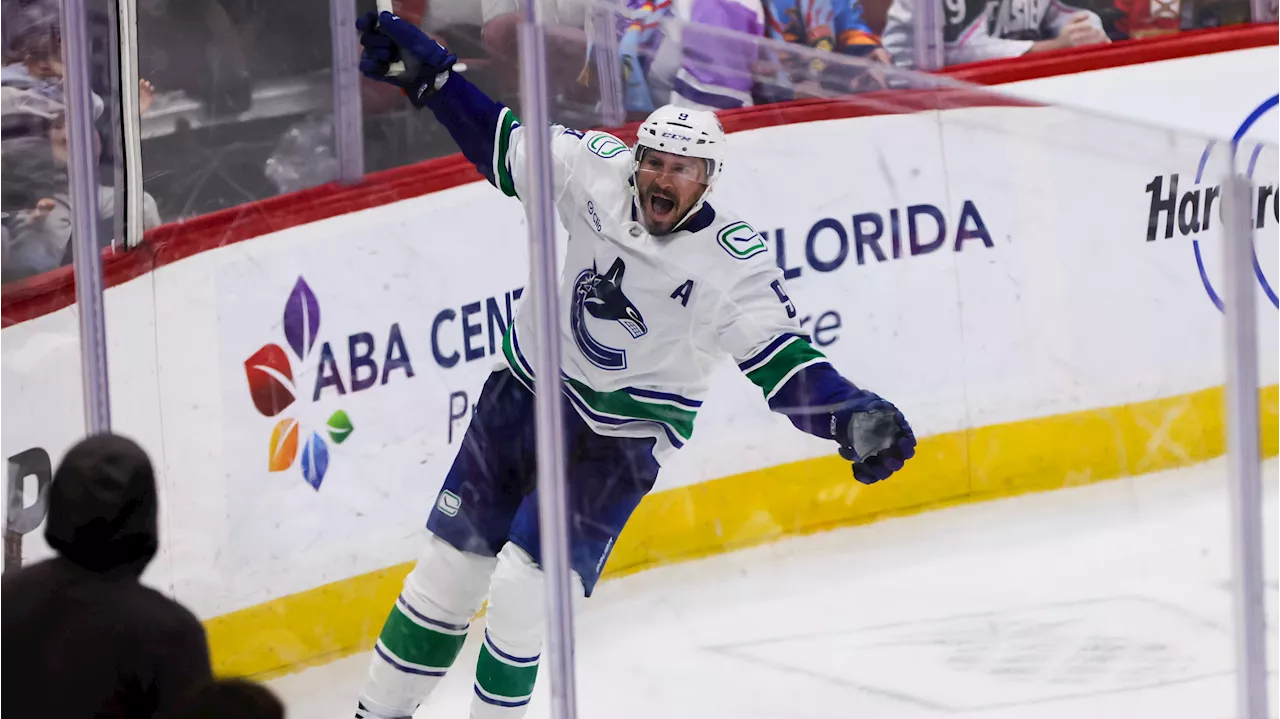 Canucks vs Blackhawks Prediction, Picks & Odds for Tonight’s NHL Game