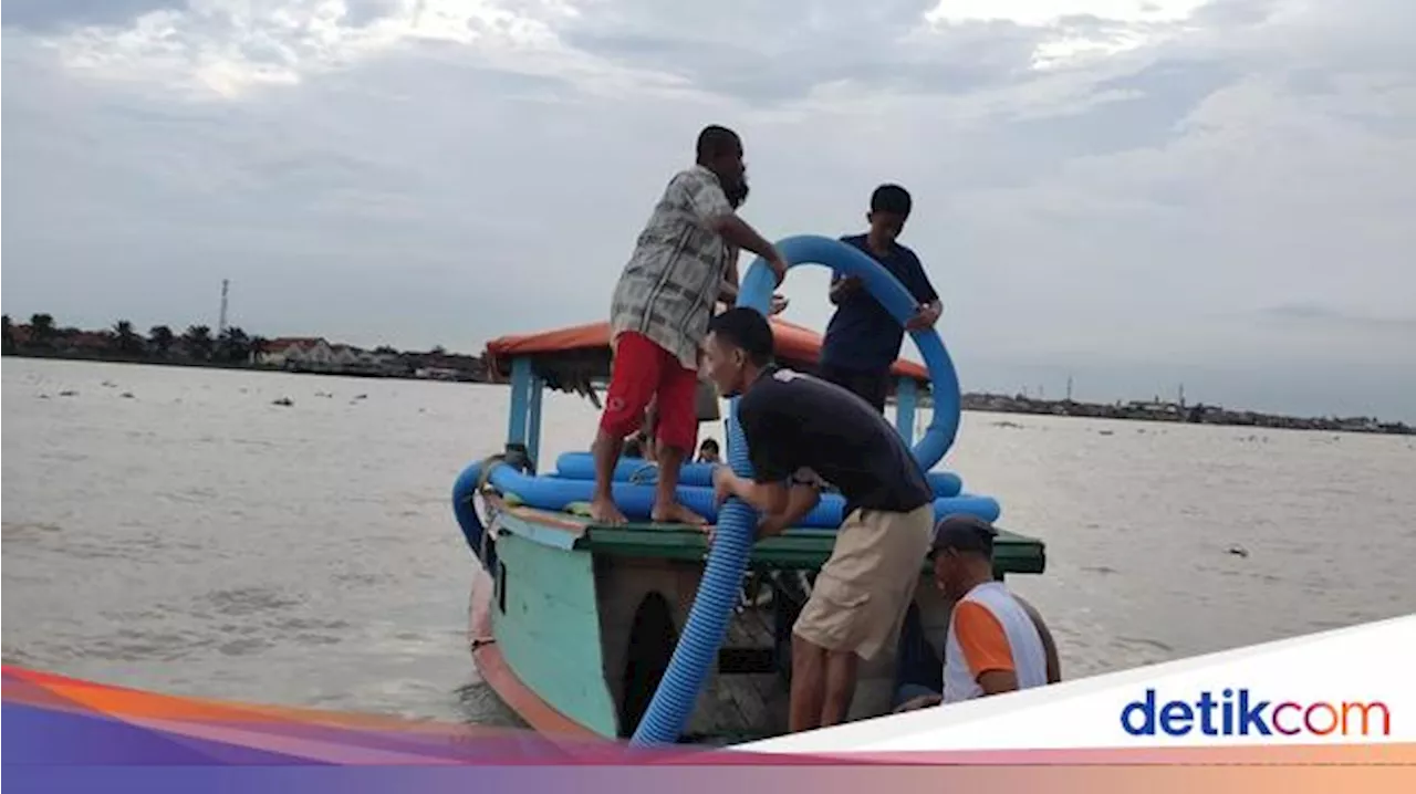 Manis Getir Para Pencari Harta Karun di Sungai Musi