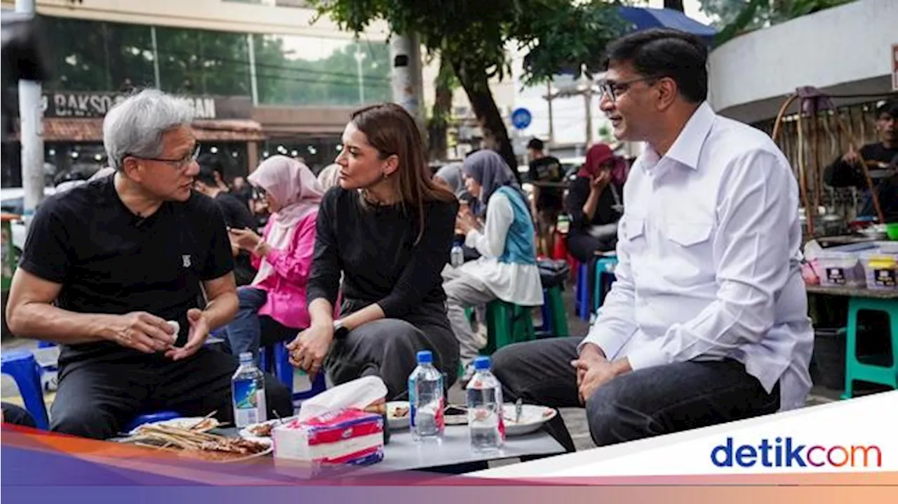 Saat Manusia Rp 2.000 Triliun Makan Gultik di Trotoar Blok M