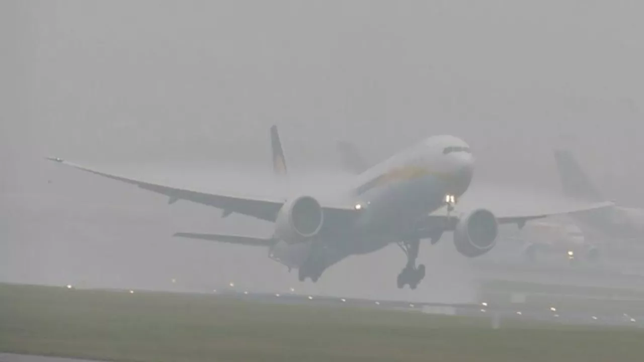 Dense smog disrupts flight operation at Lahore airport