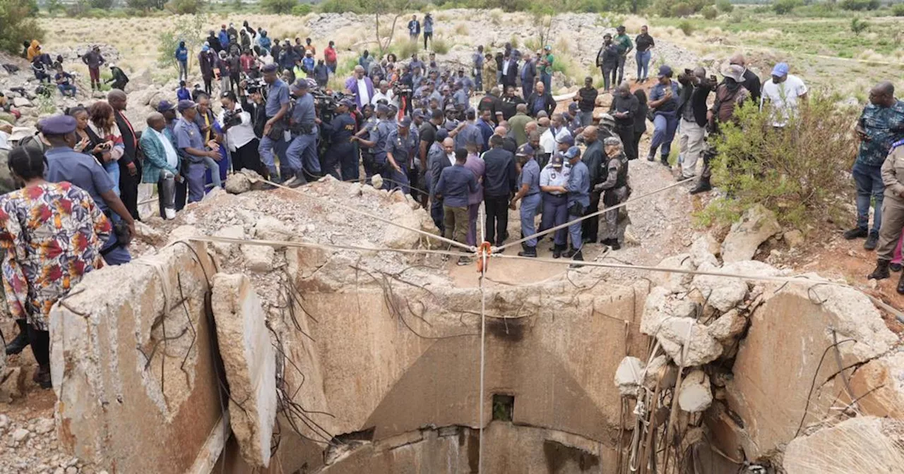 Team of community members arrive at abandoned Stilfontein mine to resume rescue efforts