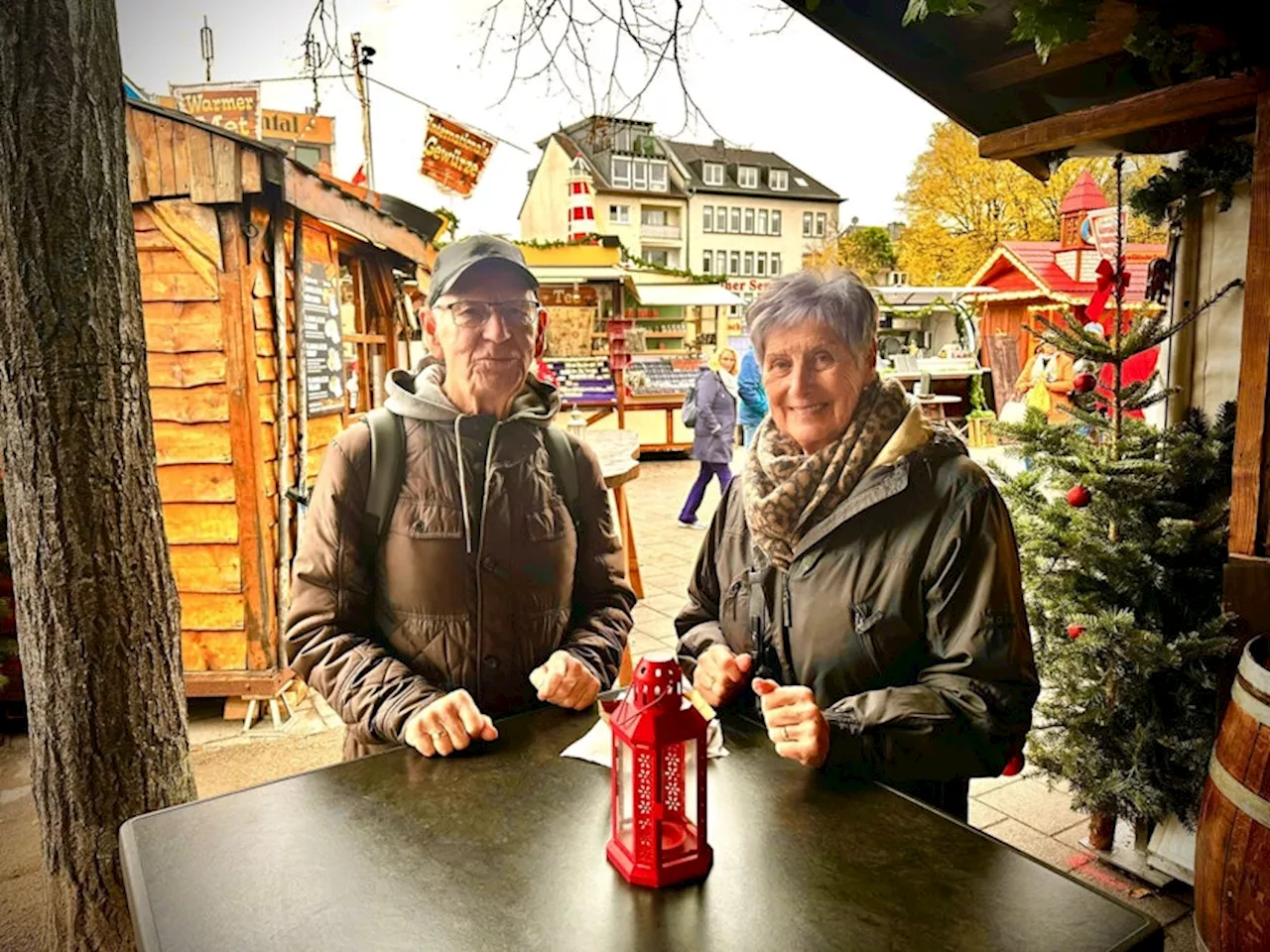 Köln: Erster Weihnachtsmarkt offen – Preise für Glühwein & Co.