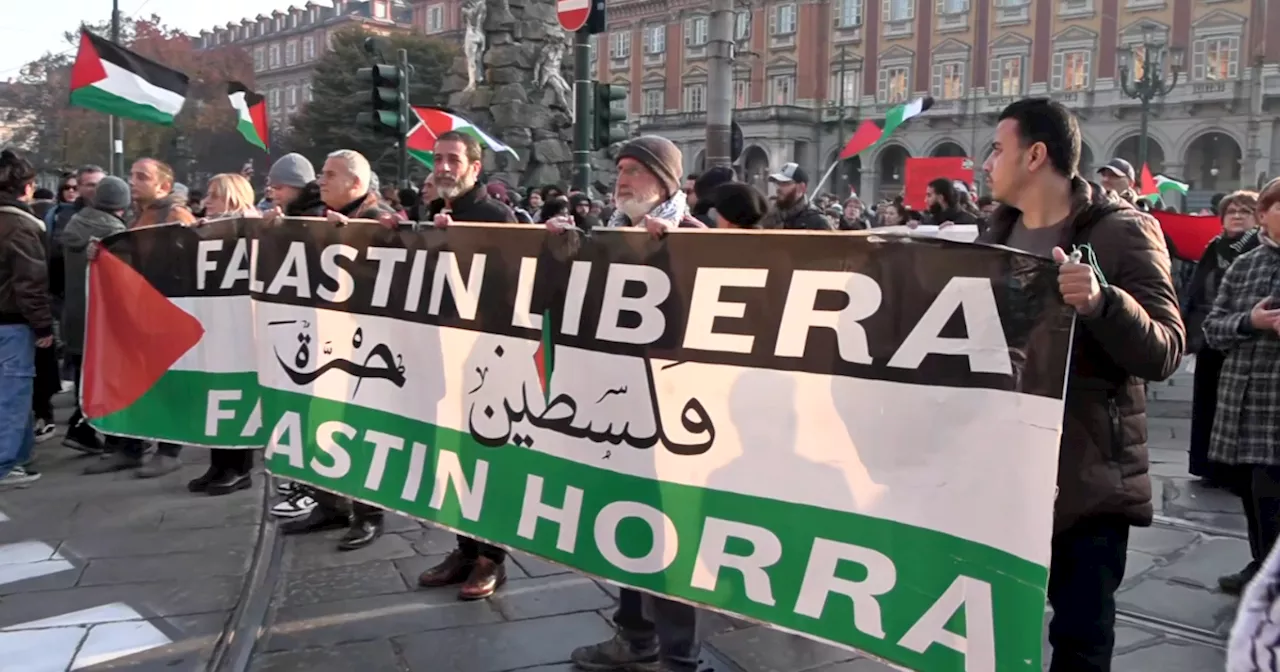 Corteo per la Palestina a Torino: “Basta armi a Israele, fermiamo l’Occidente genocida e…