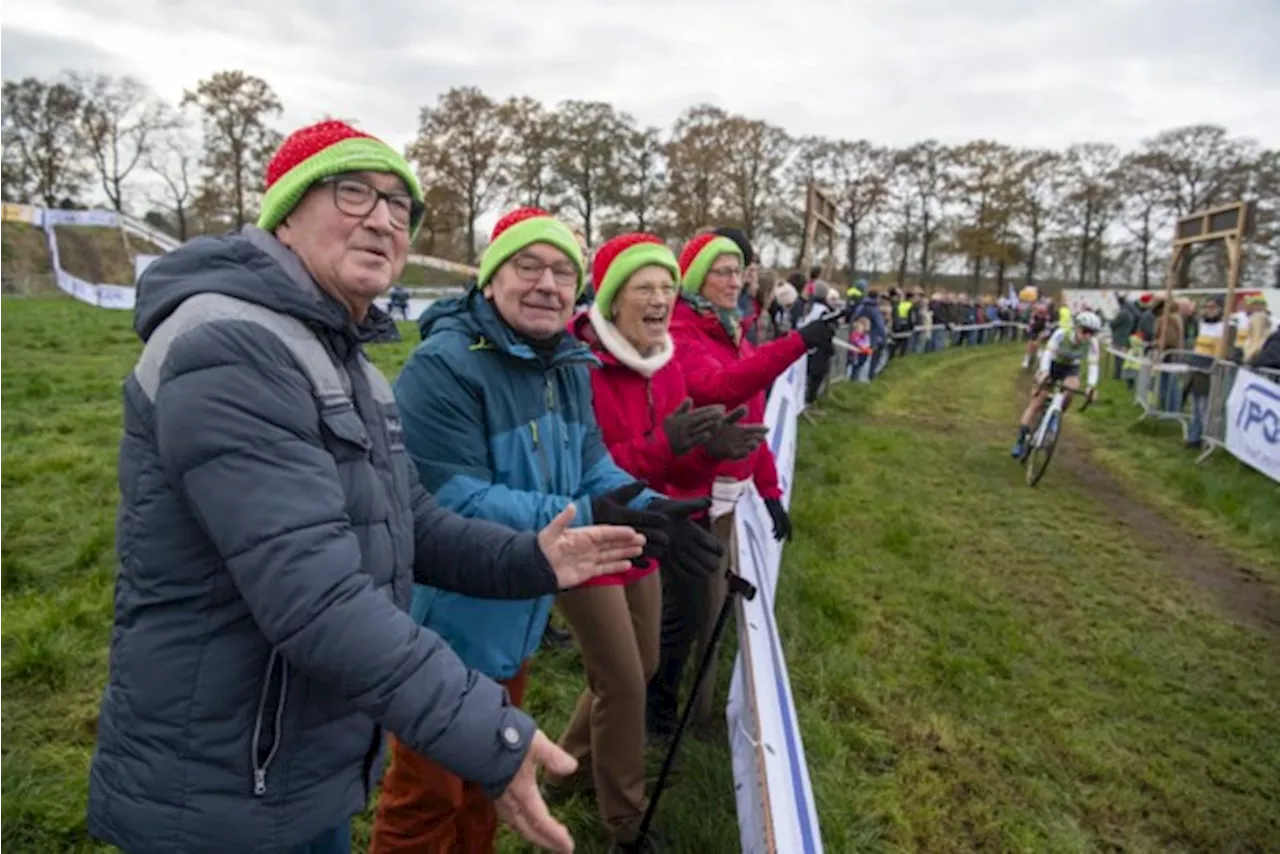 Veldritsupporters genieten van spannende Aardbeiencross : “Naar het veldrijden gaan, is een leuke hobby”