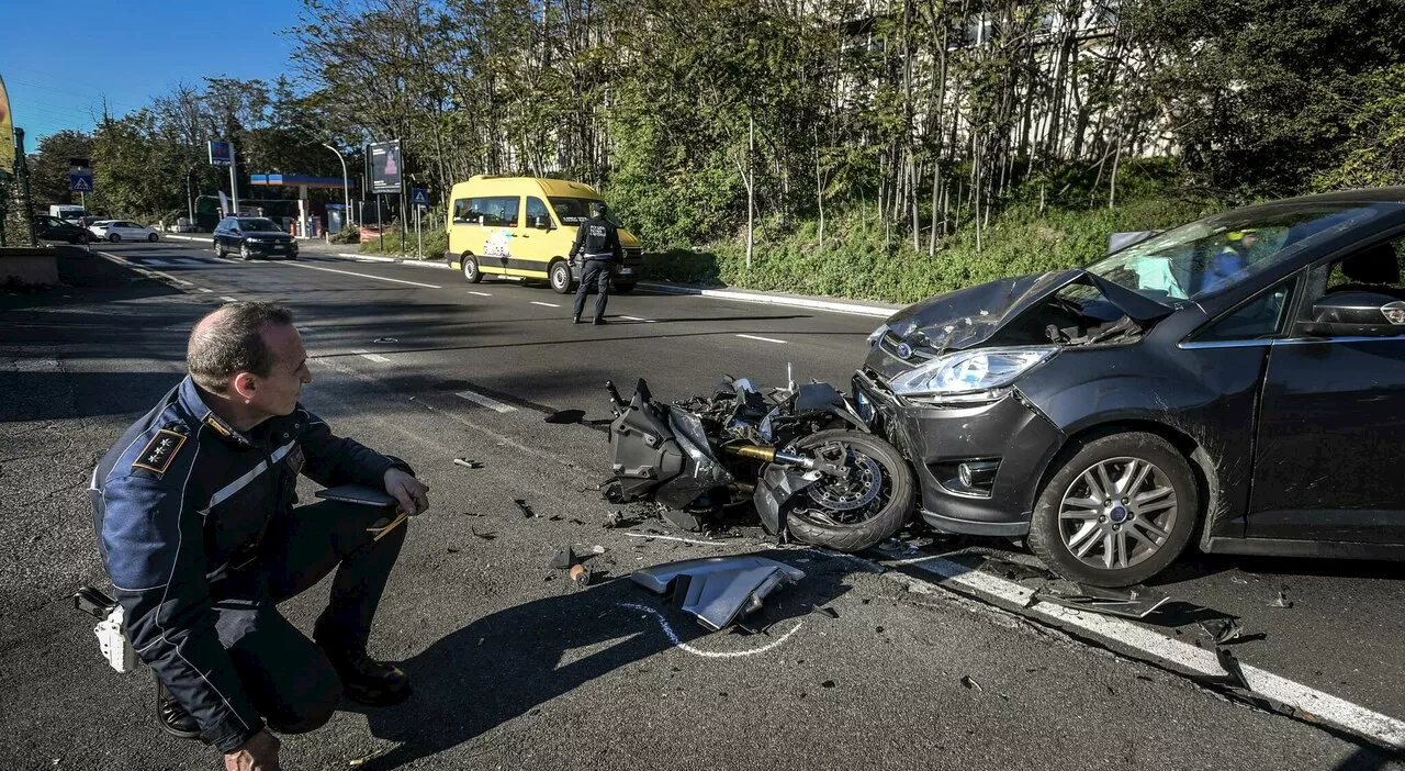 Roma, incidente auto moto in via Prenestina