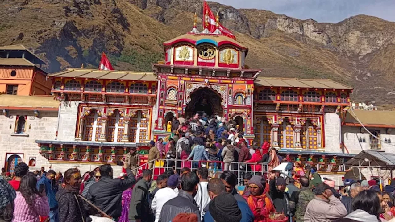 Badrinath Dham Door Closing: रविवार को बंद होंगे मंदिर के कपाट, इस दौरान स्त्री भेष धारण करते हैं पुजारी