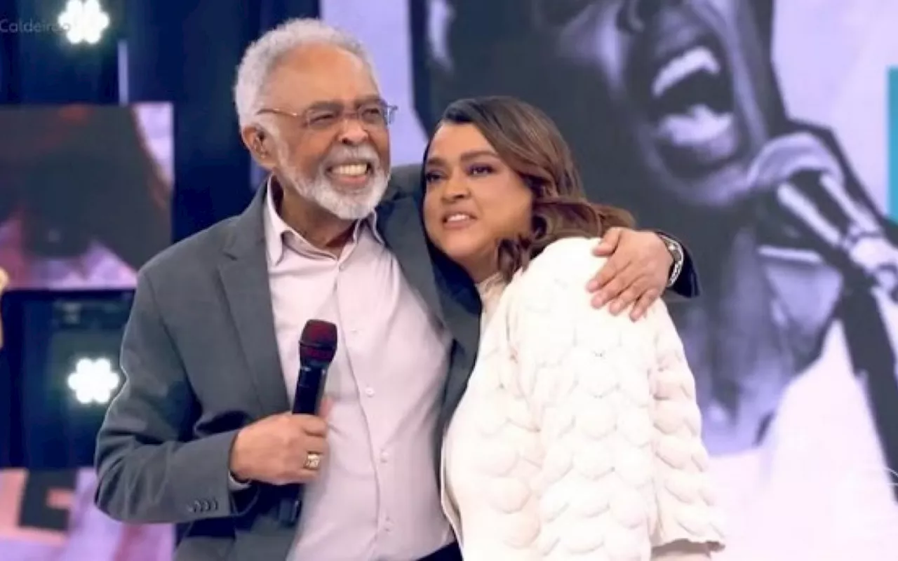 Gilberto Gil é surpreendido por Preta Gil em homenagem no 'Caldeirão'