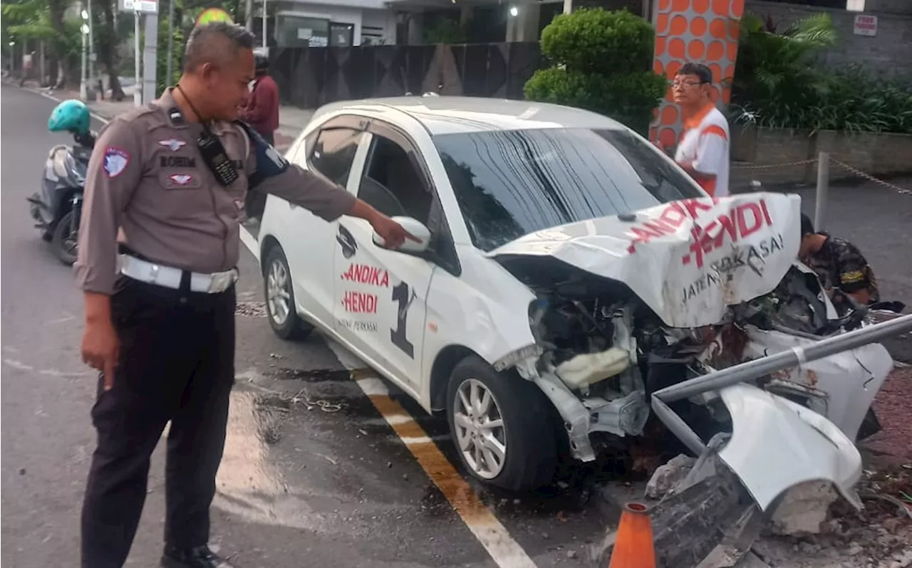 Mobil Sukarelawan Andika-Hendi Tabrak Pohon di Semarang, 2 Orang Masuk RS