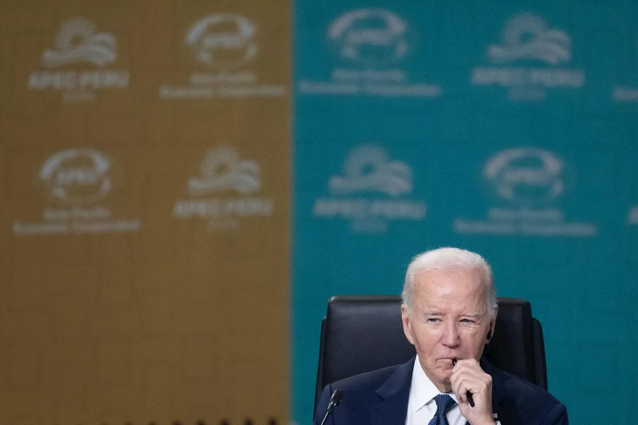 Un Biden affaibli tente de rassurer avant l'arrivée de Trump