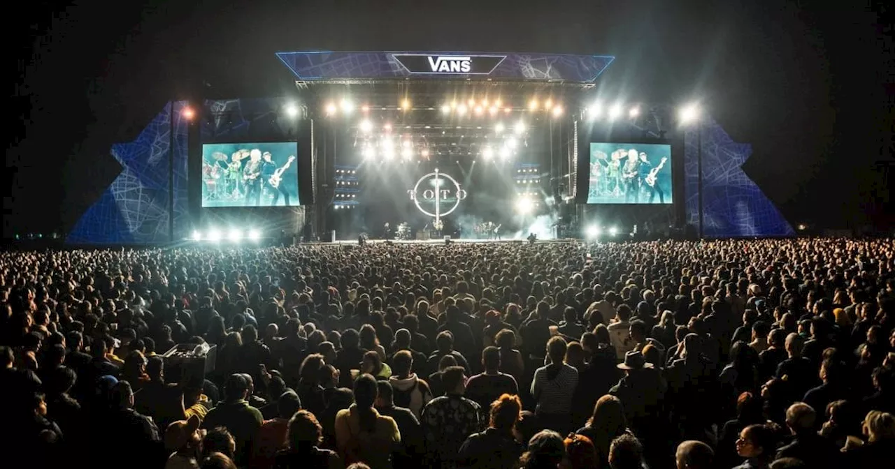 Toto da cátedra musical y llena de nostalgia el Corona Capital