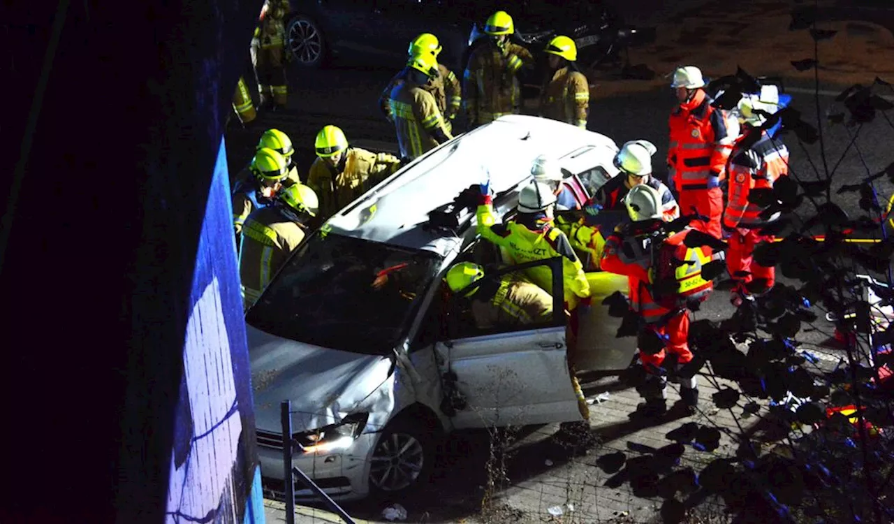 Tödlicher Raser-Unfall bei Hamburg: Fahranfänger (19) rammt Auto gegen Pfosten