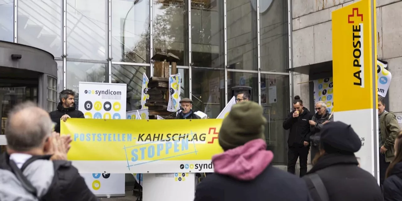 Protestaktion in Biel BE gegen die Schliessung von Poststellen