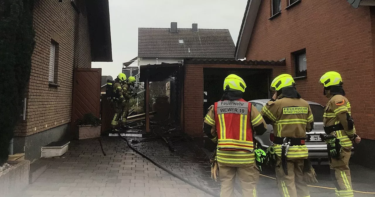 Holzlager brennt ab: Feuerwehr löscht Brand an Garage in Wewer