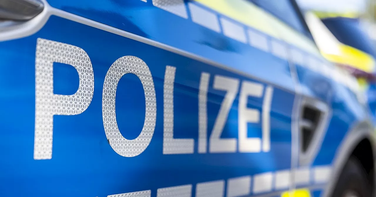 Schwerer Unfall bei Warburg mit drei beteiligten Fahrzeugen