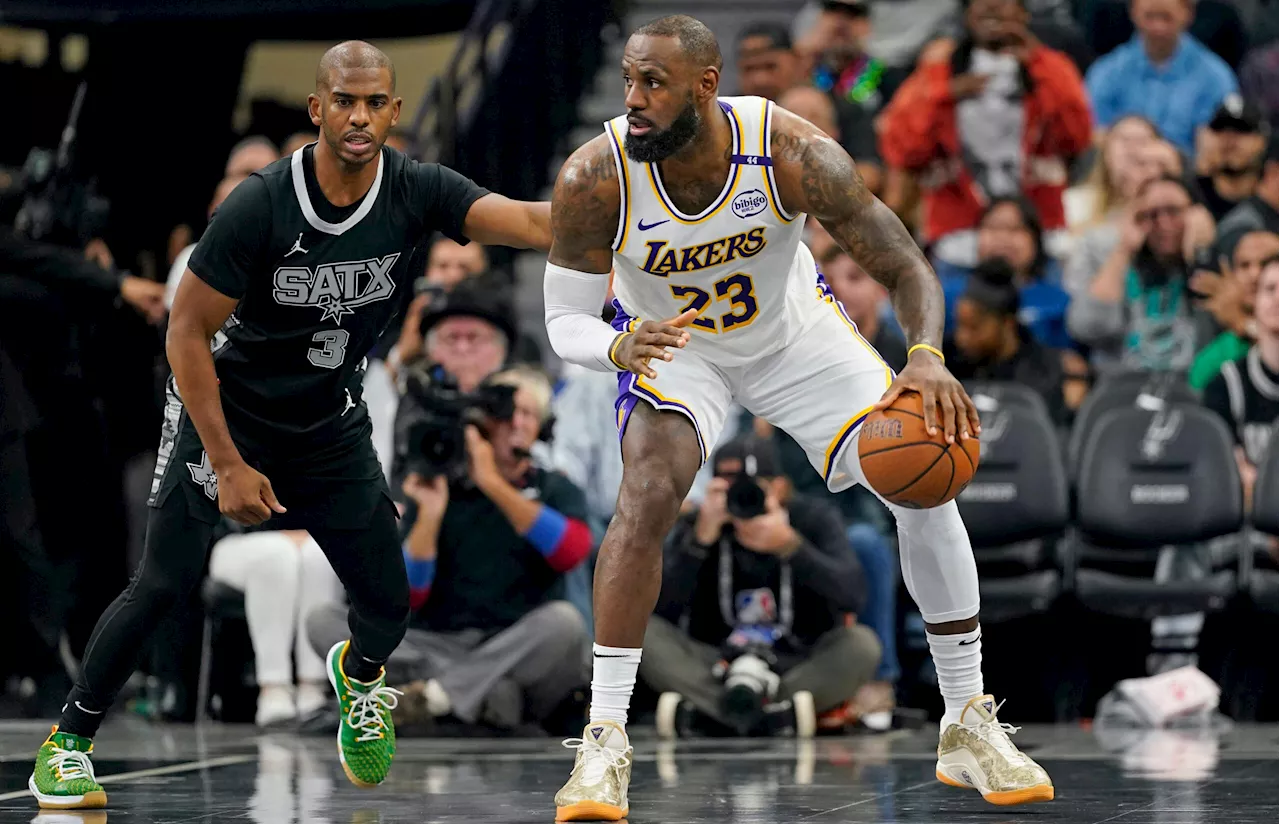 LeBron James notches 4th straight triple-double as Lakers edge Spurs