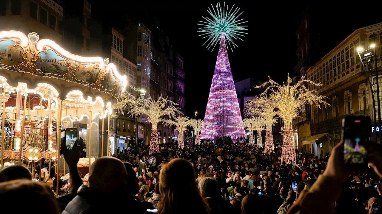 Vigo enciende sus luces de Navidad con un emotivo homenaje a las víctimas de la DANA