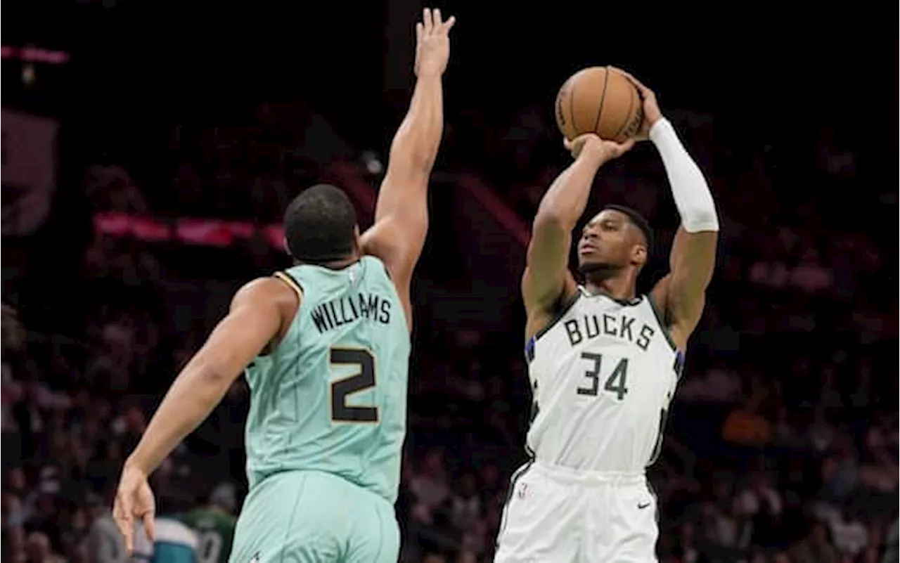 NBA, Giannis in tripla doppia, ma sbaglia l'ultimo tiro: vince Charlotte 115-114