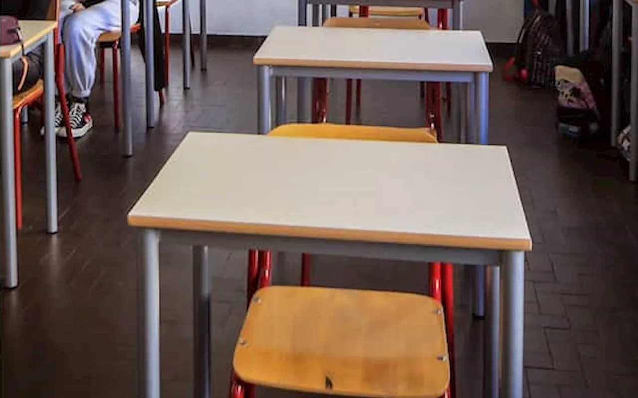 Castellammare di Stabia, genitori irrompono a scuola e aggrediscono una docente