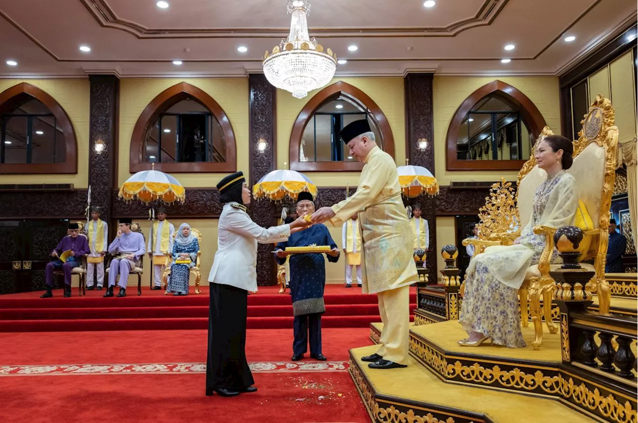 Perak's Sultan Nazrin confers awards, medals on 153 recipients