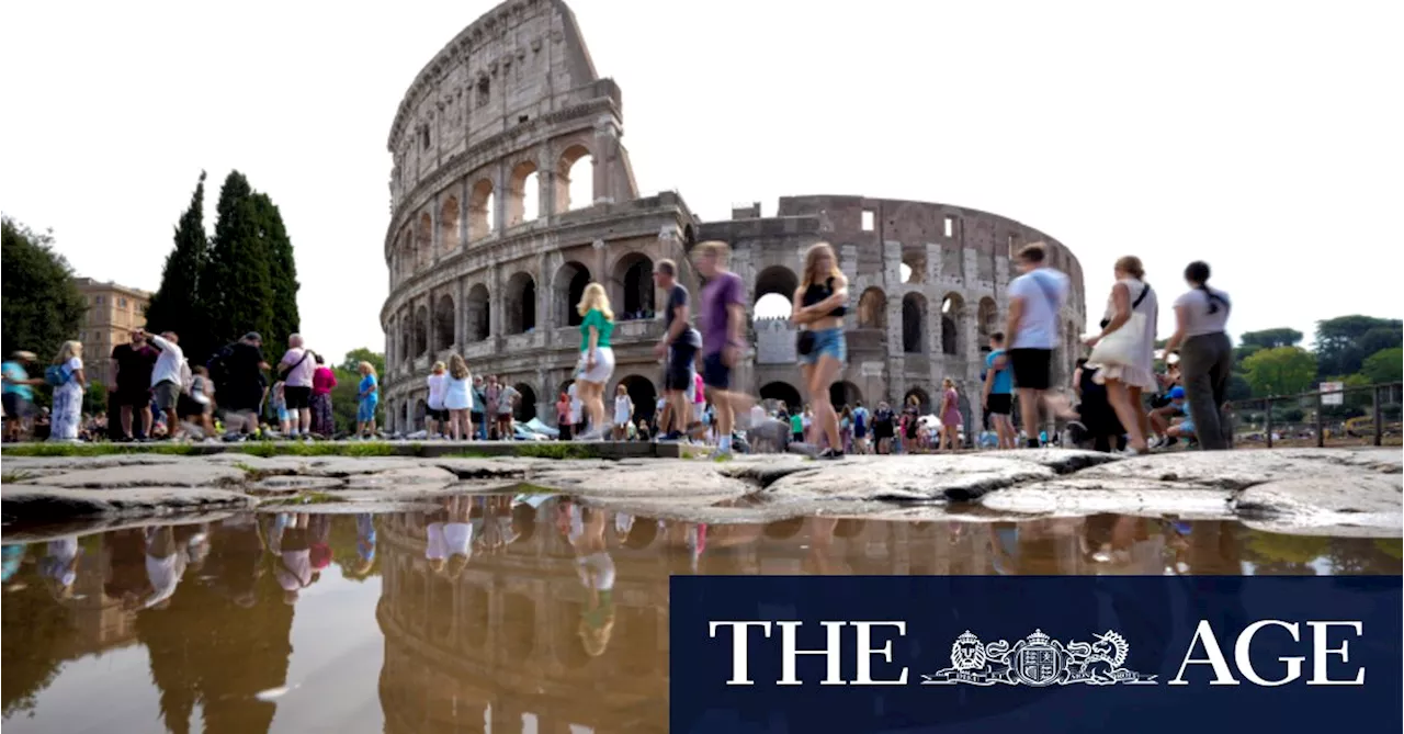 Tourists will dress up and ‘fight’ at the Colosseum – and Romans are furious