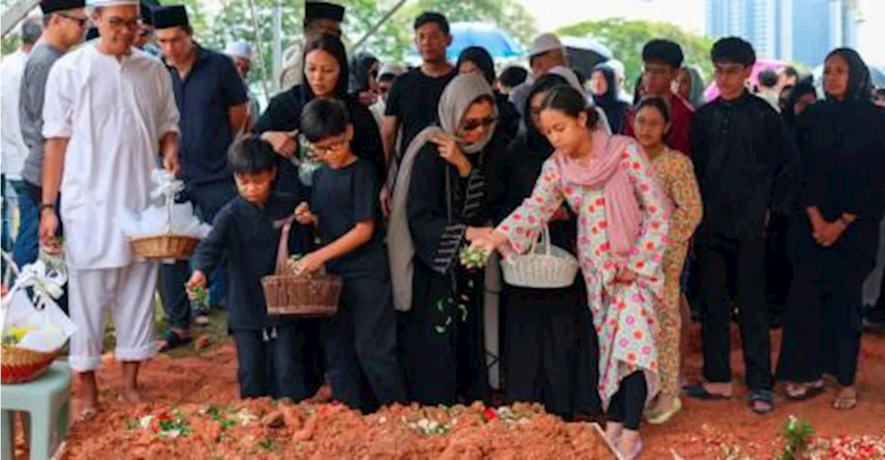 Tan Sri Dr Ibrahim Saad buried at Bukit Kiara Muslim Cemetery