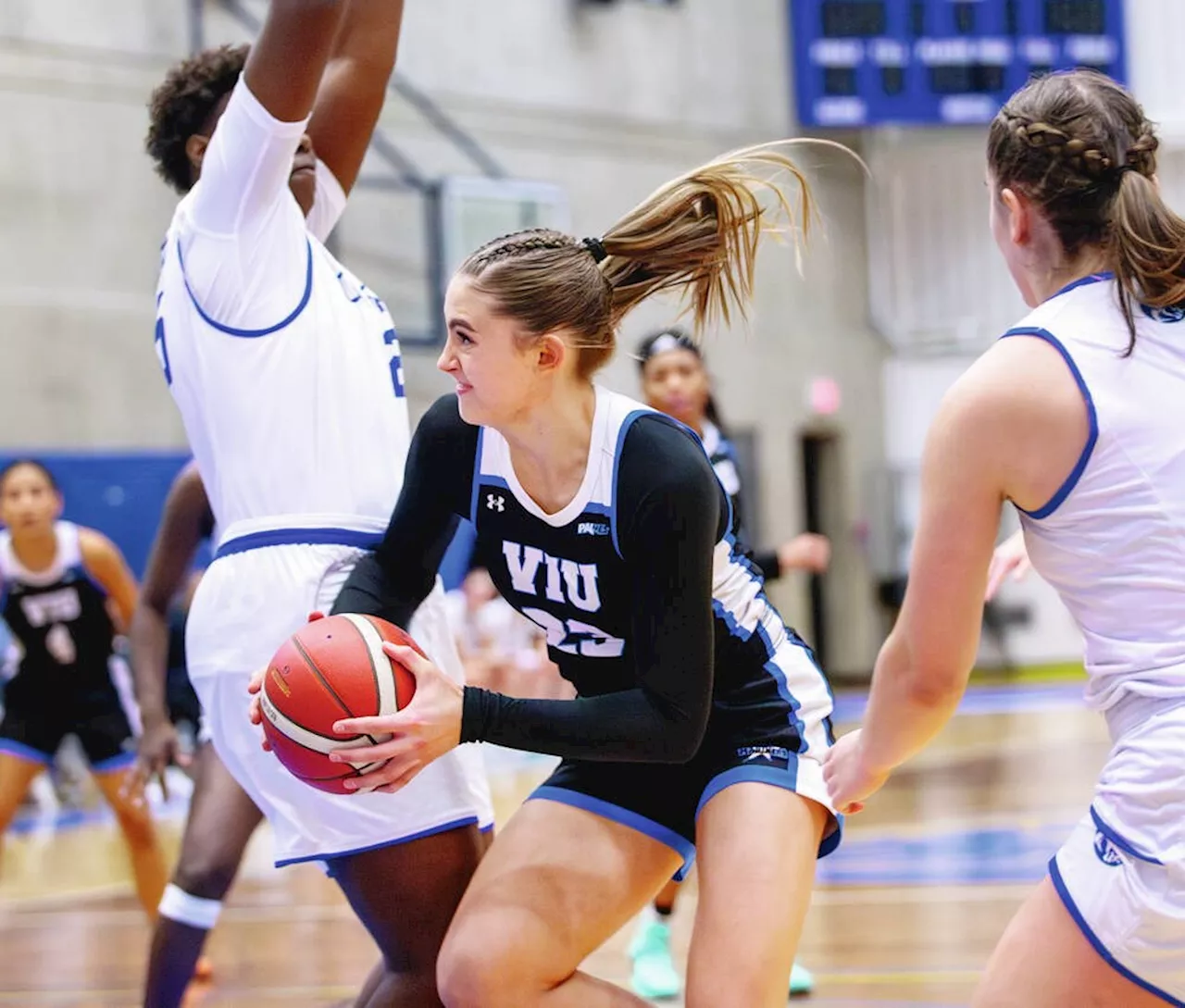 VIU Mariners put distractions aside and keep rolling in women's basketball