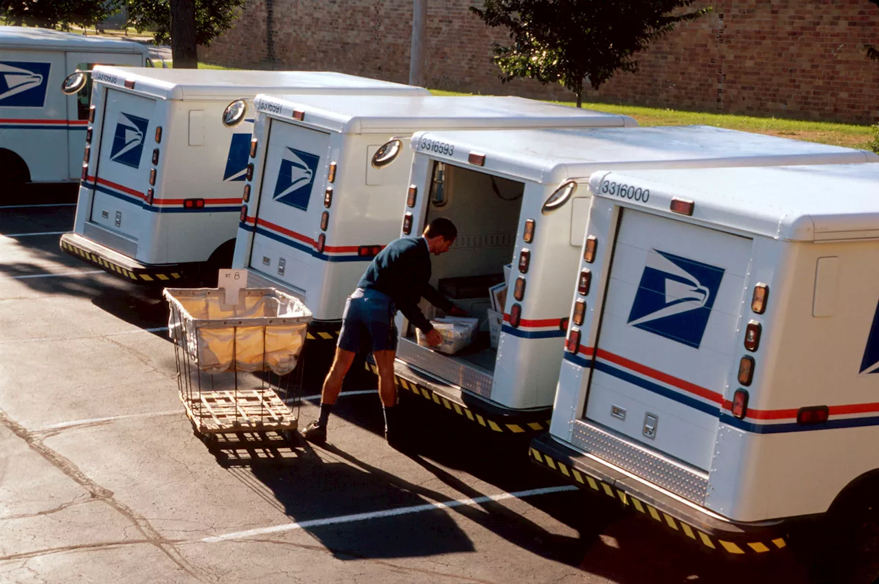 Unionized Letter Carriers Organize for Better Than Meager 1.3 Percent Raise