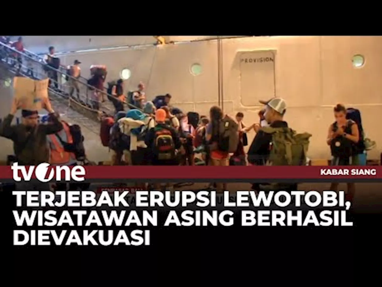 Wisatawan Asing Sempat Terjebak di Gunung Lewotobi, Akhirnya Berhasil Dievakuasi