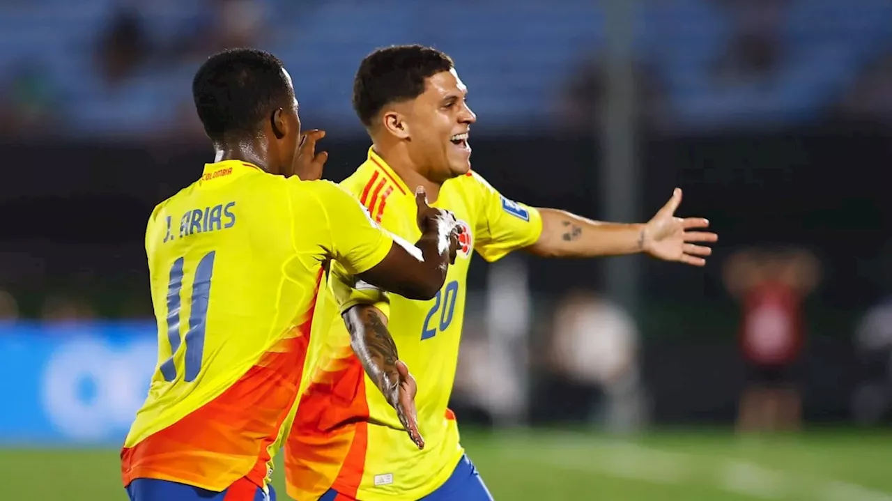 Juanfer Quintero hizo otro golazo de tiro libre, en Colombia y ante Uruguay